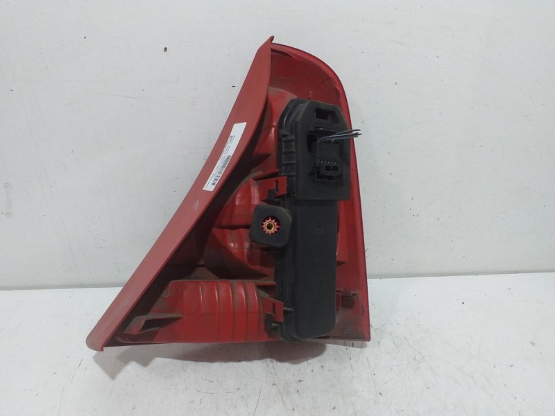 Recambio de piloto trasero izquierdo para renault clio ii fase ii (b/cb0) campus referencia OEM IAM 89023922  