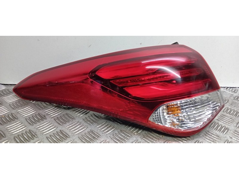 Recambio de piloto trasero izquierdo para hyundai i40 cab bluedrive referencia OEM IAM 924013Z6  