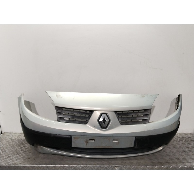 Recambio de paragolpes delantero para renault scenic ii 1.6 16v referencia OEM IAM 620225303R  PLATA