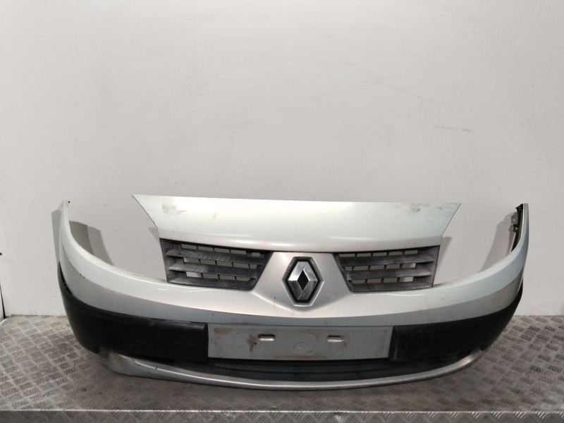 Recambio de paragolpes delantero para renault scenic ii 1.6 16v referencia OEM IAM 620225303R  PLATA