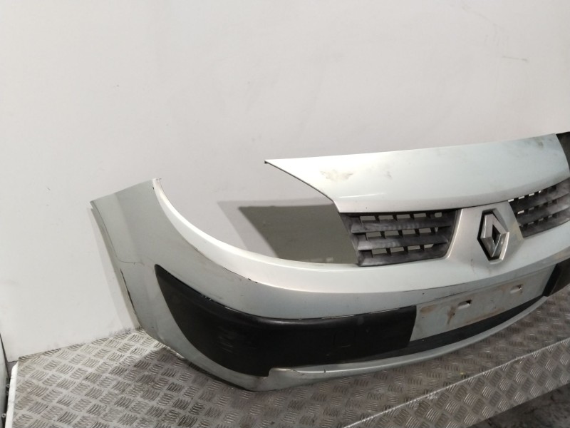 Recambio de paragolpes delantero para renault scenic ii 1.6 16v referencia OEM IAM 620225303R  PLATA