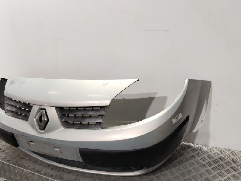 Recambio de paragolpes delantero para renault scenic ii 1.6 16v referencia OEM IAM 620225303R  PLATA