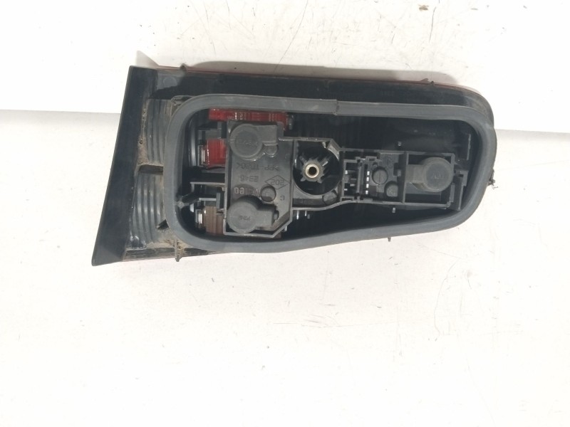 Recambio de piloto porton trasero izquierdo para renault laguna ii (bg0) authentique referencia OEM IAM 8200002475  