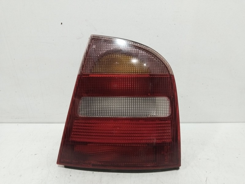 Recambio de piloto trasero derecho para skoda octavia berlina (1u2) ambiente referencia OEM IAM 1U6945112C  