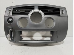 Recambio de rejilla aireadora central para renault scenic ii confort authentique referencia OEM IAM 8200140713