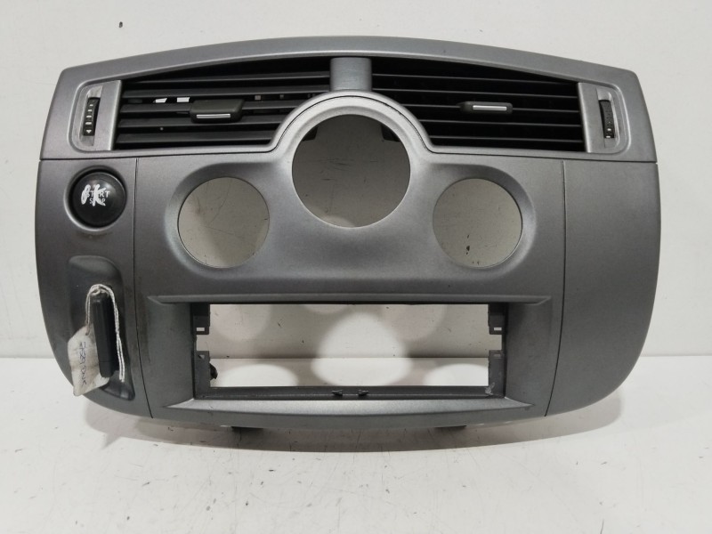 Recambio de rejilla aireadora central para renault scenic ii confort authentique referencia OEM IAM 8200140713  