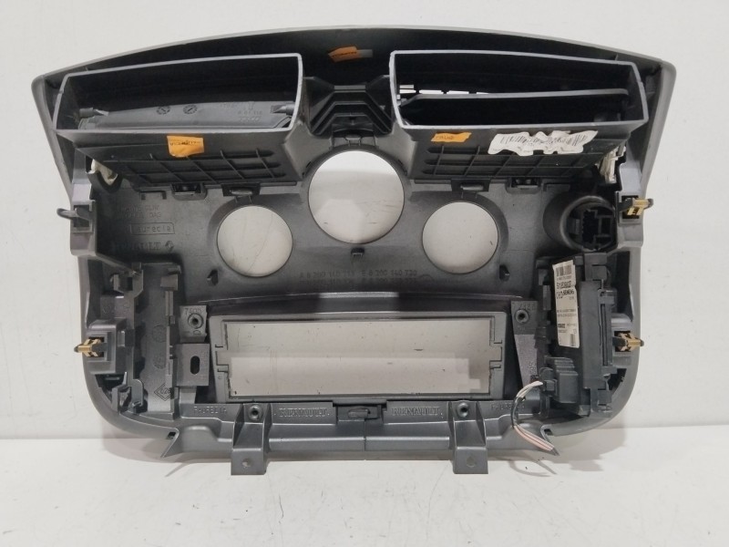 Recambio de rejilla aireadora central para renault scenic ii confort authentique referencia OEM IAM 8200140713  