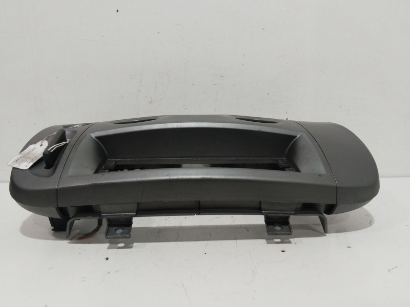 Recambio de rejilla aireadora central para renault scenic ii confort authentique referencia OEM IAM 8200140713  