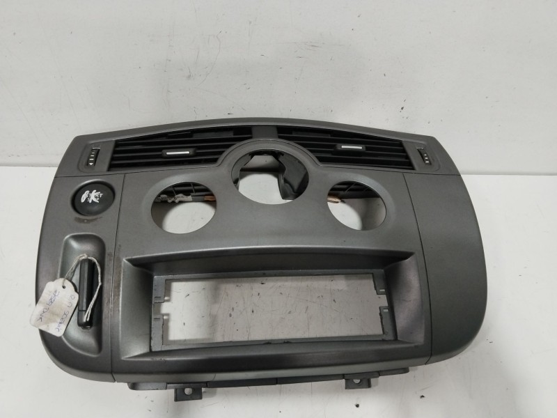 Recambio de rejilla aireadora central para renault scenic ii confort authentique referencia OEM IAM 8200140713  