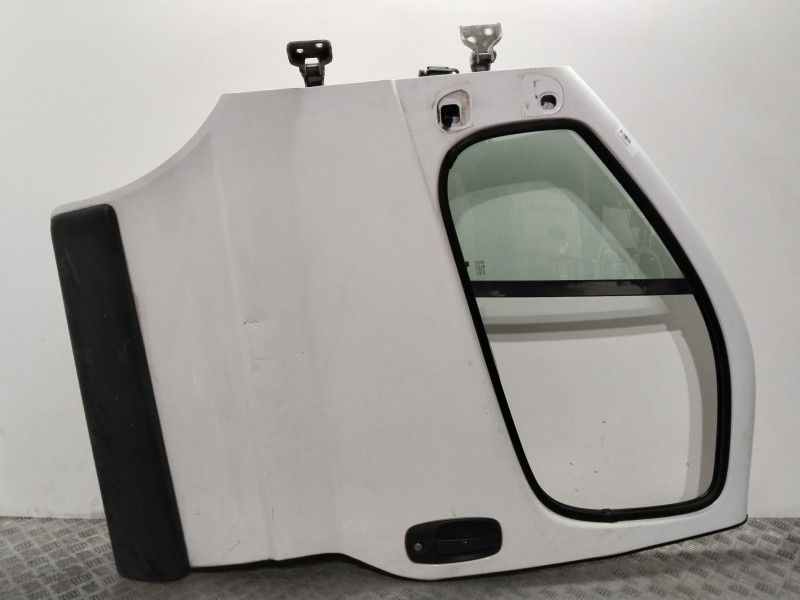 Recambio de puerta delantera izquierda para renault trafic furgón l1h1 2,7t referencia OEM IAM 7751472214  BLANCO