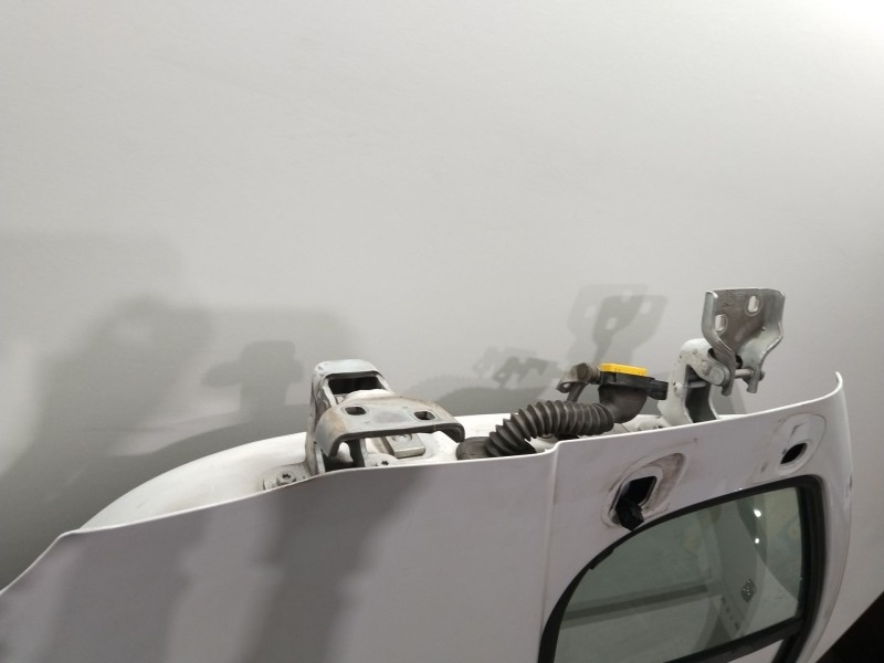 Recambio de puerta delantera izquierda para renault trafic furgón l1h1 2,7t referencia OEM IAM 7751472214  BLANCO