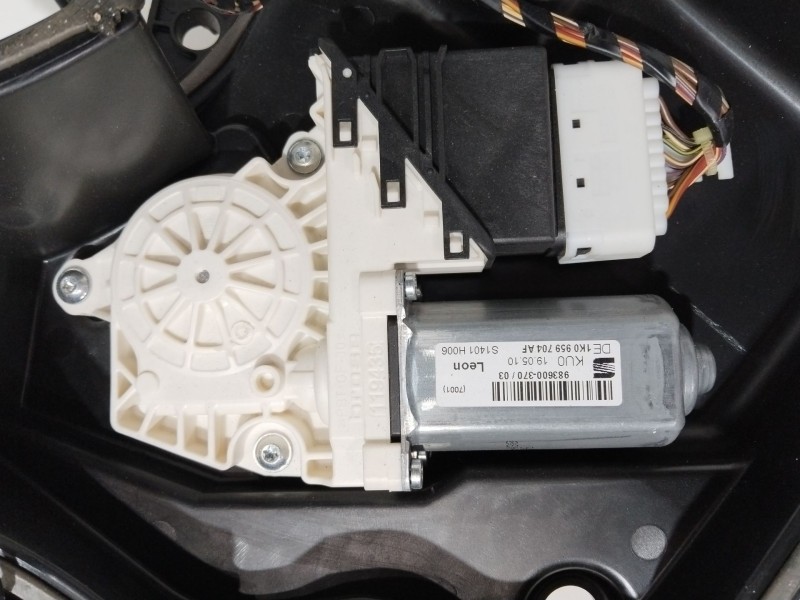 Recambio de elevalunas trasero derecho para seat leon (1p1) reference referencia OEM IAM 1P0839402C  1K0959704AF