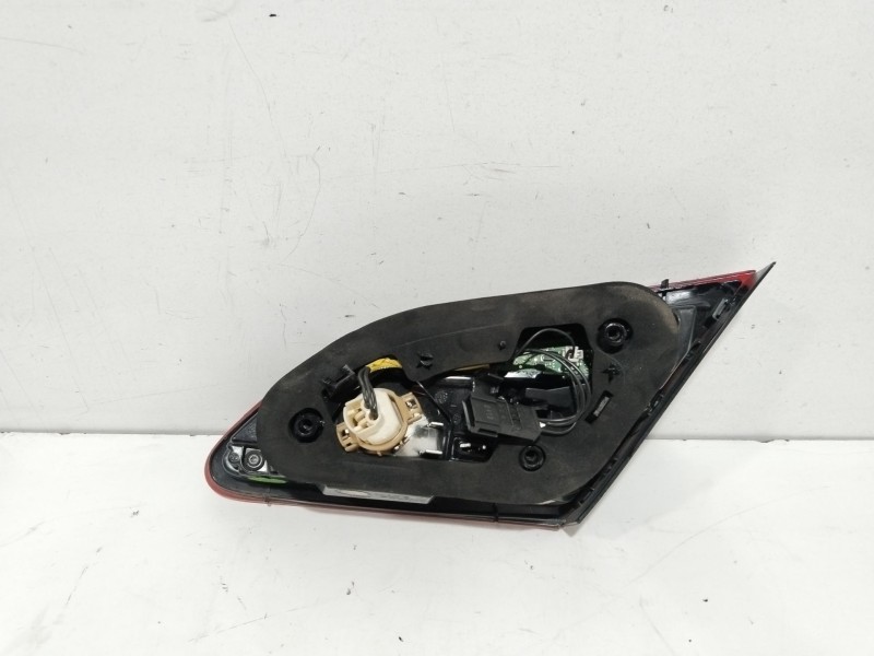 Recambio de piloto porton trasero izquierdo para opel astra j gtc sportive referencia OEM IAM 13281878  