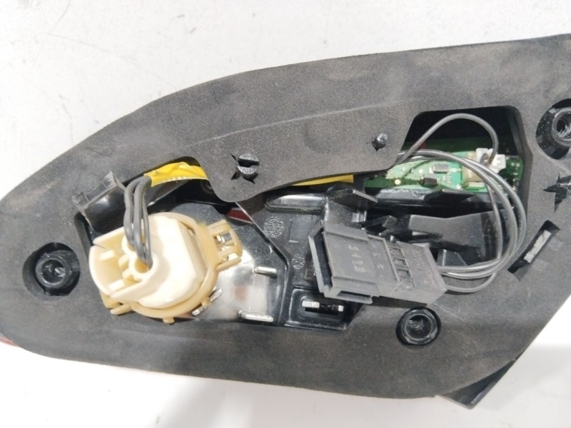 Recambio de piloto porton trasero izquierdo para opel astra j gtc sportive referencia OEM IAM 13281878  