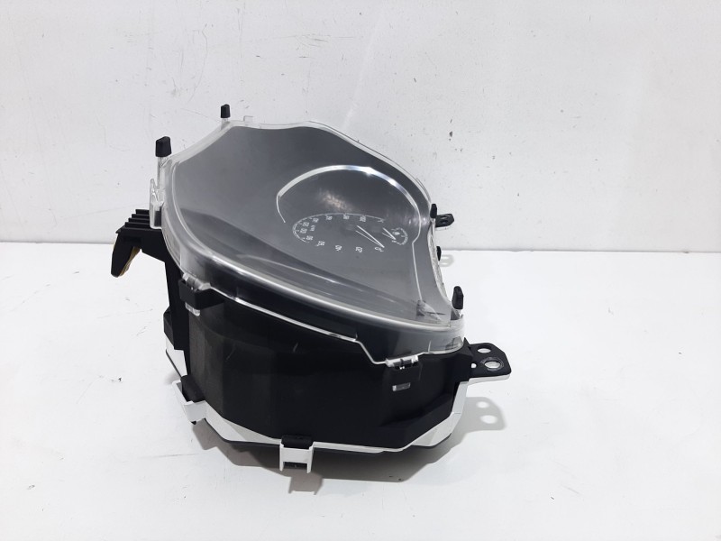 Recambio de cuadro instrumentos para toyota yaris hybrid active referencia OEM IAM 83800F5441  