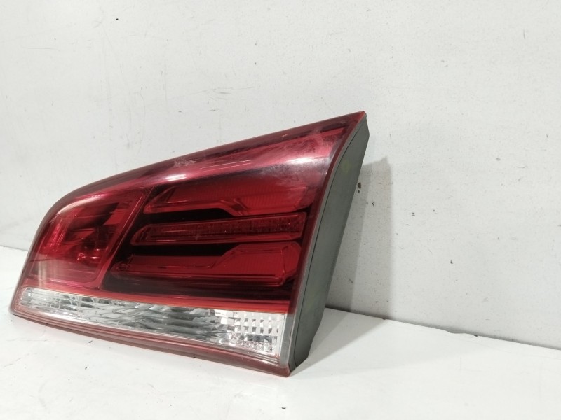 Recambio de piloto porton trasero derecho para hyundai i40 cab bluedrive referencia OEM IAM 924043Z6  