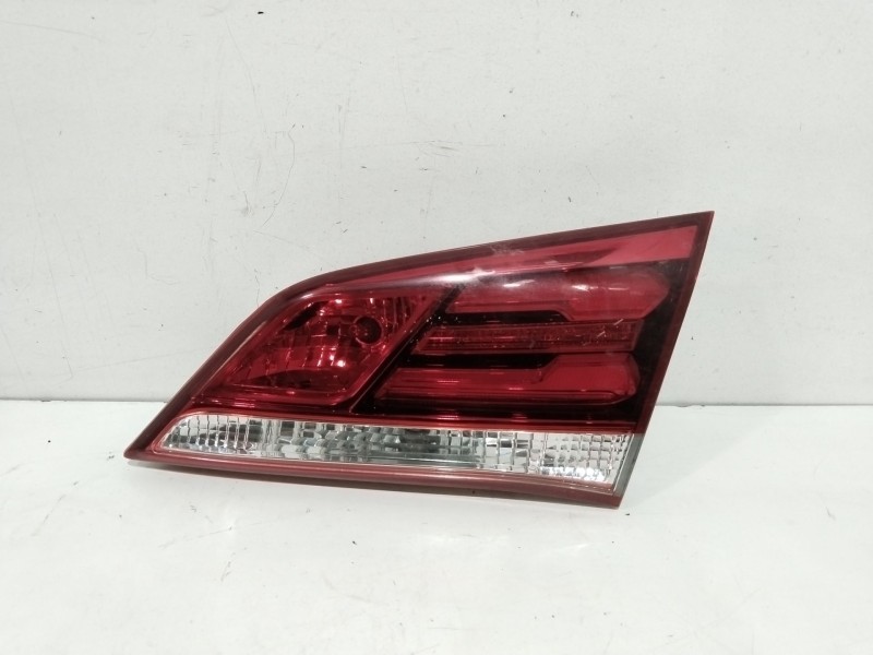 Recambio de piloto porton trasero derecho para hyundai i40 cab bluedrive referencia OEM IAM 924043Z6  