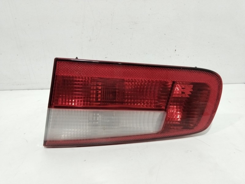 Recambio de piloto porton trasero derecho para renault laguna ii (bg0) authentique referencia OEM IAM 8200002476  