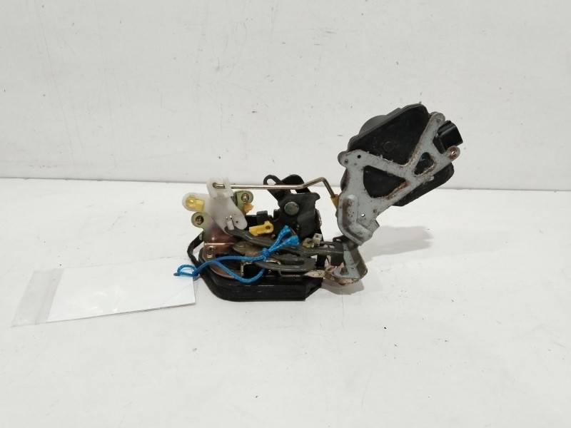 Recambio de cerradura puerta trasera derecha para hyundai trajet (fo) 2.0 gls referencia OEM IAM 814203A000  