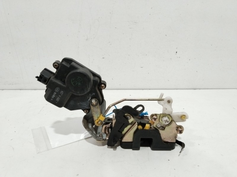 Recambio de cerradura puerta trasera derecha para hyundai trajet (fo) 2.0 gls referencia OEM IAM 814203A000  