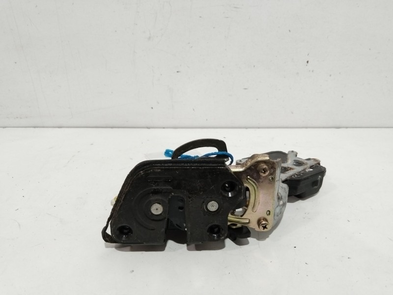 Recambio de cerradura puerta trasera derecha para hyundai trajet (fo) 2.0 gls referencia OEM IAM 814203A000  