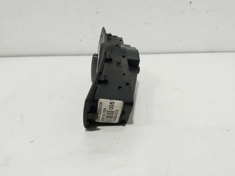 Recambio de mando luces para hyundai i40 cab bluedrive referencia OEM IAM 933003Z200VGR  1704250076