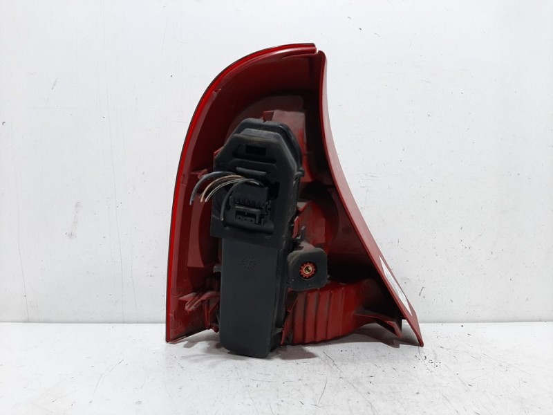 Recambio de piloto trasero derecho para renault clio ii fase ii (b/cb0) campus referencia OEM IAM 8200917487  