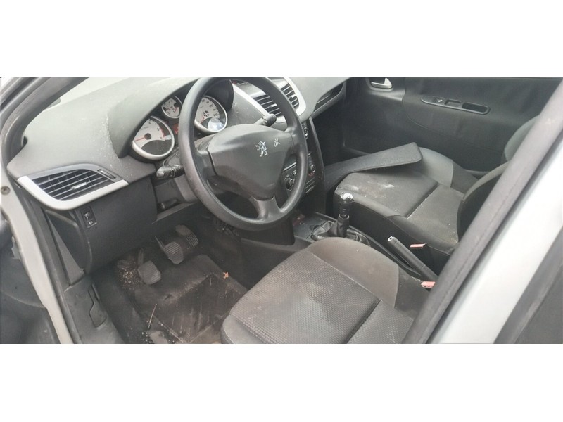 peugeot 207 del año 2010