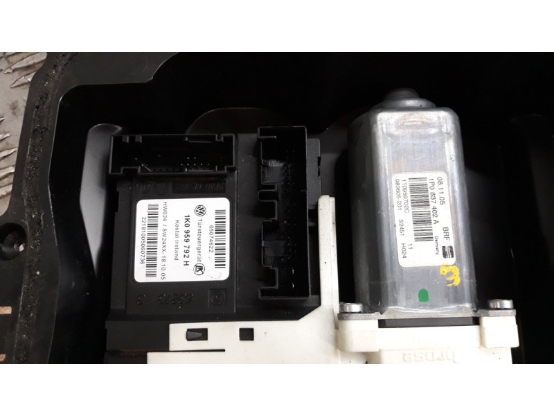 Recambio de elevalunas delantero derecho para seat leon (1p1) reference referencia OEM IAM 1P0837462A  