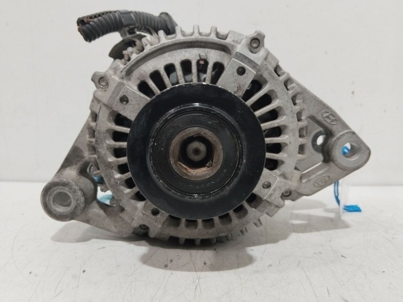 Recambio de alternador para kia sorento 2.5 crdi active referencia OEM IAM 373004A300  