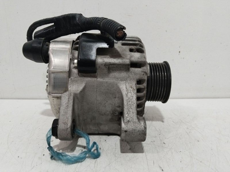 Recambio de alternador para kia sorento 2.5 crdi active referencia OEM IAM 373004A300  