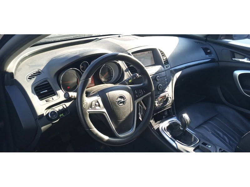 opel insignia berlina del año 2011