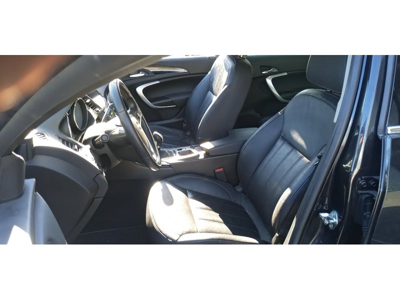 opel insignia berlina del año 2011