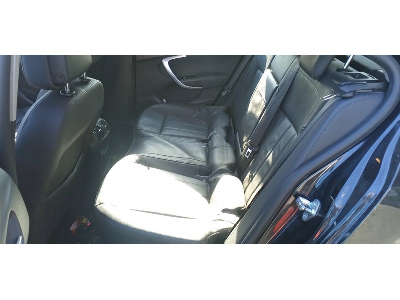 opel insignia berlina del año 2011