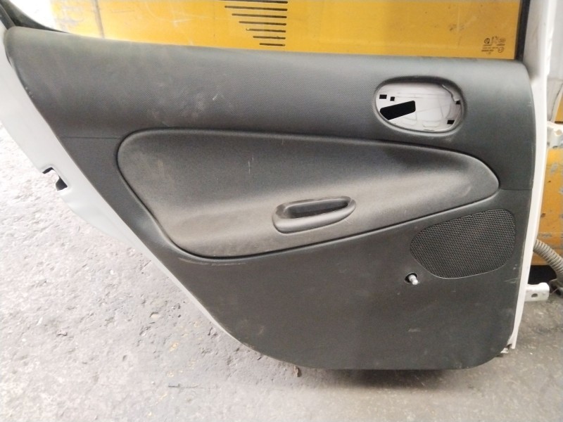 Recambio de puerta trasera izquierda para peugeot 206+ básico referencia OEM IAM 900678  