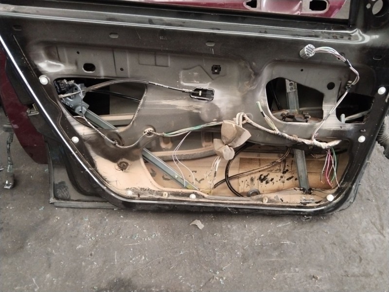 Recambio de puerta delantera izquierda para renault laguna ii grandtour (kg0) dynamique luxe referencia OEM IAM  NEGRO 