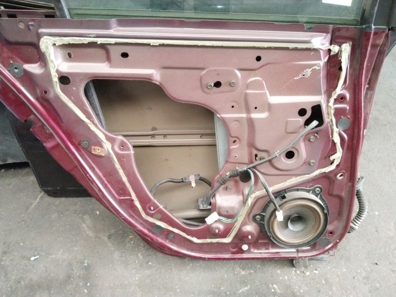 Recambio de puerta trasera izquierda para nissan primera berlina (p12) acenta referencia OEM IAM 82101AV630 GRANATE 