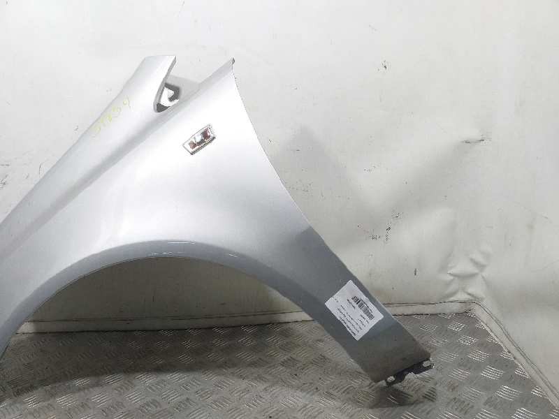 Recambio de aleta delantera izquierda para ford focus berlina (cak) ambiente referencia OEM IAM 1350732 PLATA 