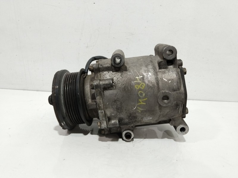 Recambio de compresor aire acondicionado para ford fiesta (cbk) ambiente referencia OEM IAM 4588121  
