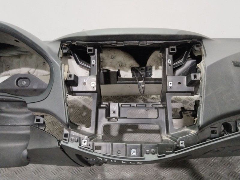 Recambio de salpicadero para hyundai i40 cab bluedrive referencia OEM IAM 847103Z000RY 569703Z100RY 845303Z000