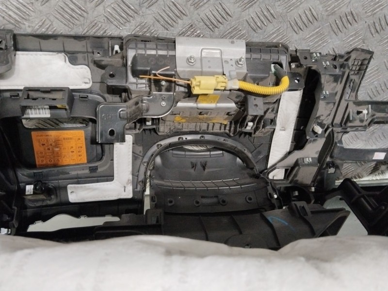 Recambio de salpicadero para hyundai i40 cab bluedrive referencia OEM IAM 847103Z000RY 569703Z100RY 845303Z000