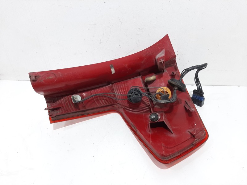 Recambio de piloto trasero derecho para citroën c4 berlina collection referencia OEM IAM 13450  