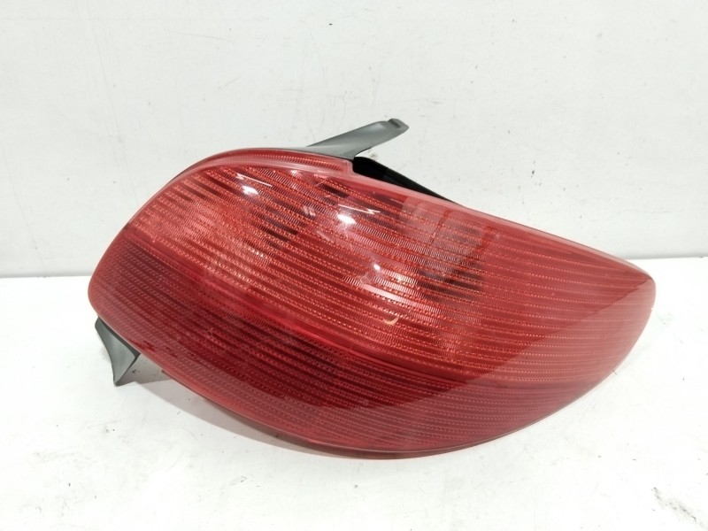 Recambio de piloto trasero derecho para peugeot 206 berlina xr referencia OEM IAM 2541D  