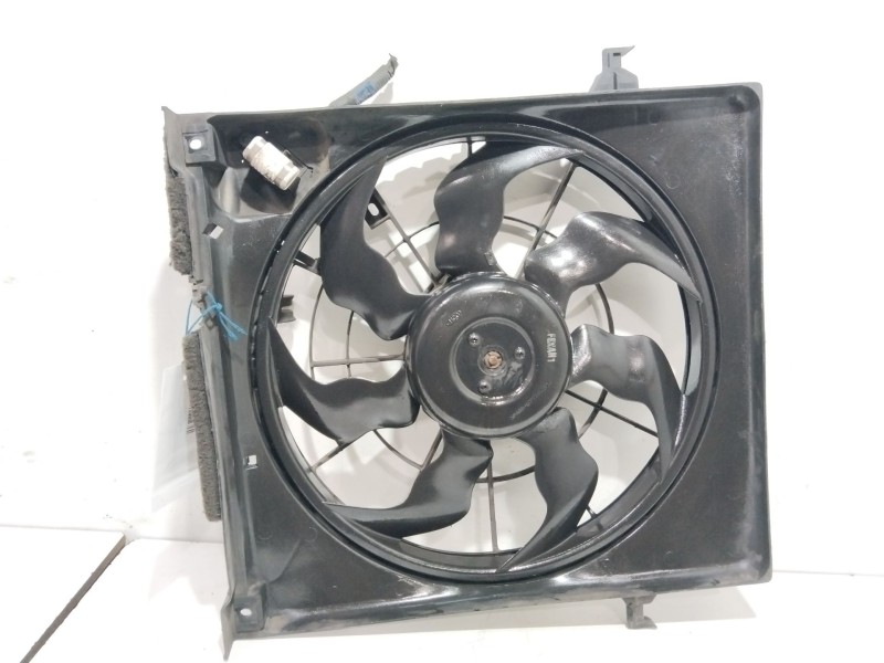 Recambio de electroventilador para hyundai i30 comfort referencia OEM IAM 253801H600  