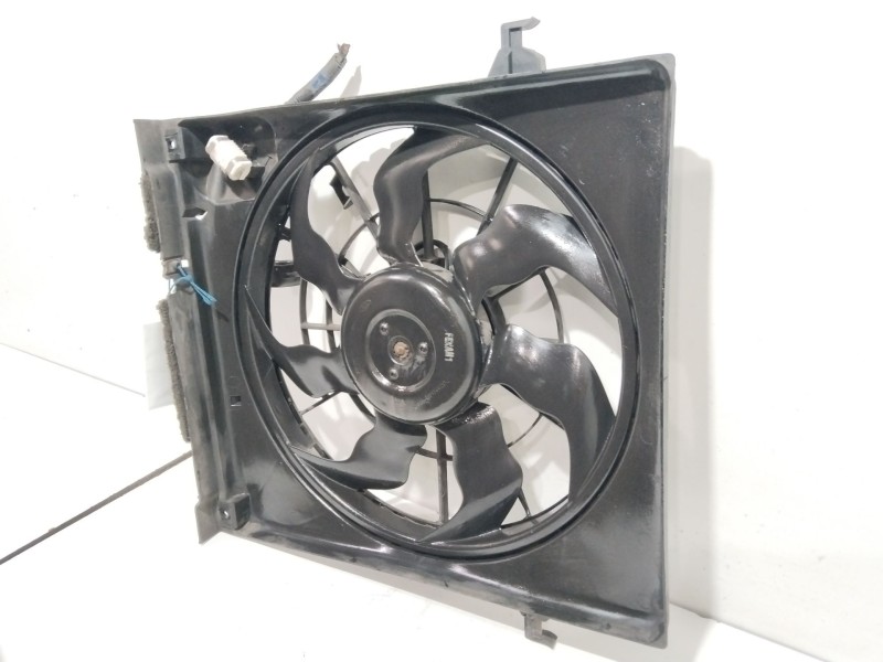 Recambio de electroventilador para hyundai i30 comfort referencia OEM IAM 253801H600  