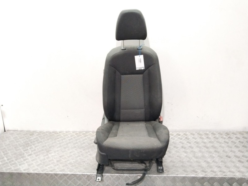 Recambio de asiento delantero derecho para hyundai i40 cab bluedrive referencia OEM IAM 884003Z200V2K  