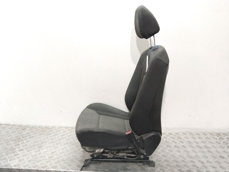Recambio de asiento delantero derecho para hyundai i40 cab bluedrive referencia OEM IAM 884003Z200V2K  
