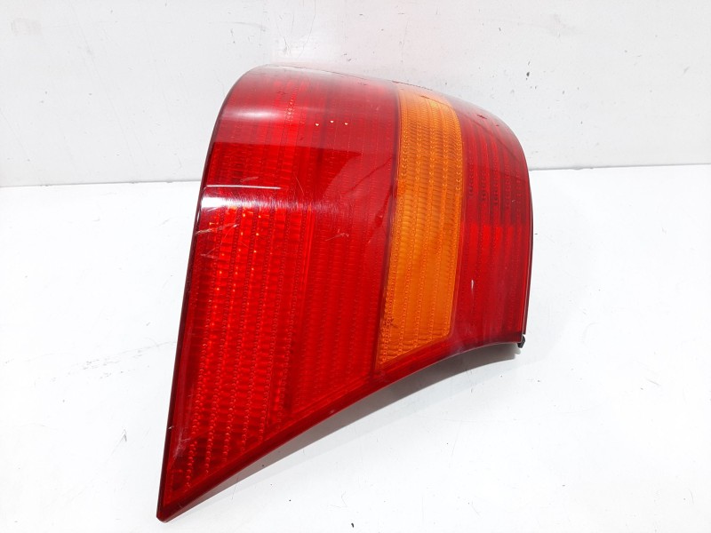 Recambio de piloto trasero derecho para volkswagen golf iv berlina (1j1) conceptline referencia OEM IAM 67736982  