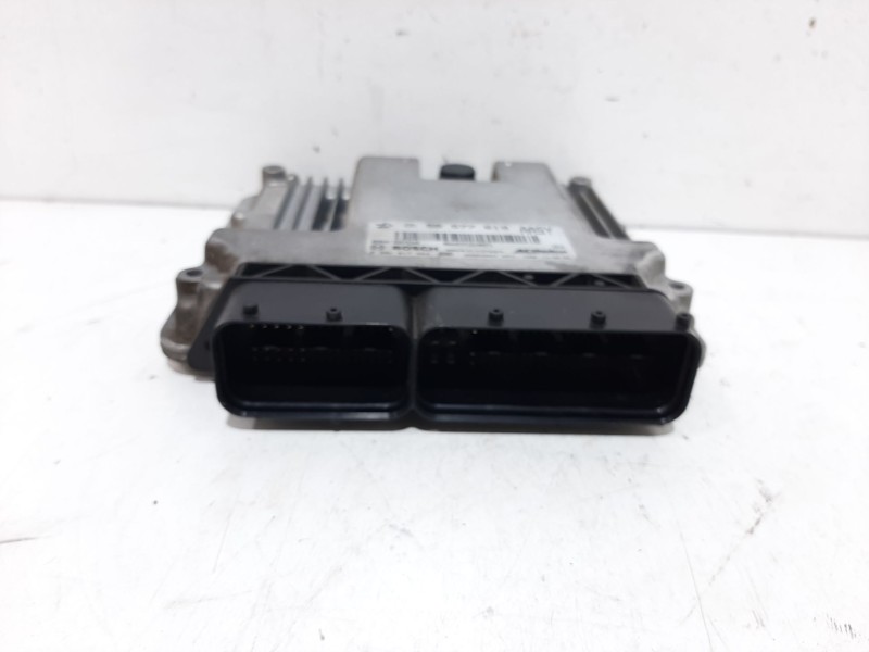 Recambio de centralita motor uce para opel insignia berlina sportive referencia OEM IAM 55577619  