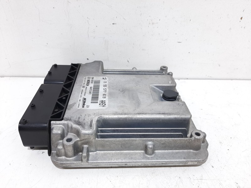 Recambio de centralita motor uce para opel insignia berlina sportive referencia OEM IAM 55577619  